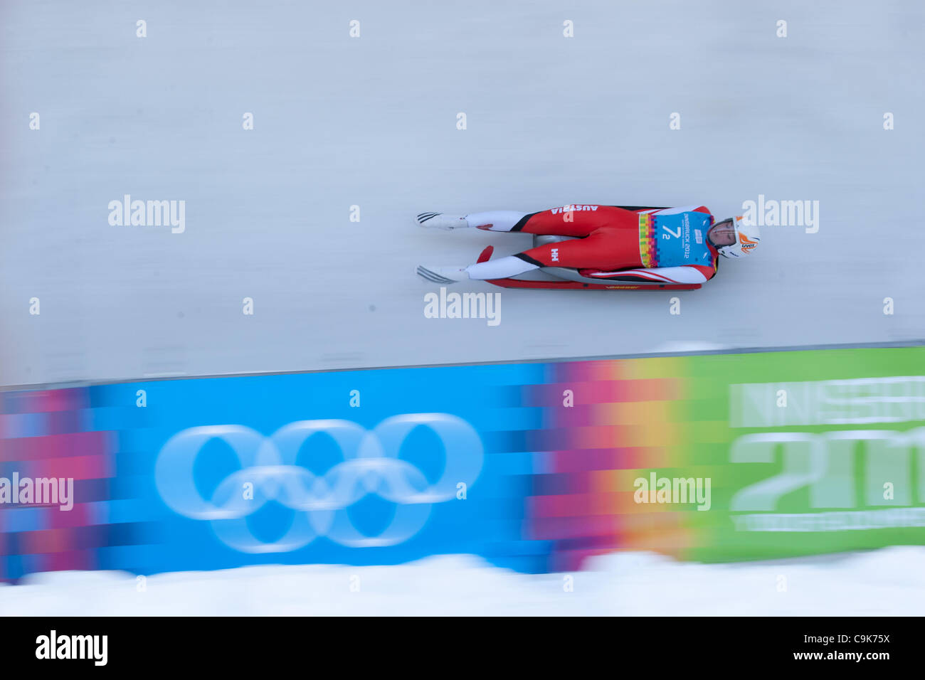 17. Januar 2012 - Innsbruck, Österreich - ARMIN FRAUSCHER (AUT) während Luge gemischt Relais Mannschaftswettbewerb bei den Olympischen Jugend-Winterspielen. Zum ersten Mal bei Olympischen Winterspielen integriert das Programm gemischten Team-Events. (Bild Kredit: Marcello Farina/Southcreek/ZUMAPRESS.com ©) Stockfoto