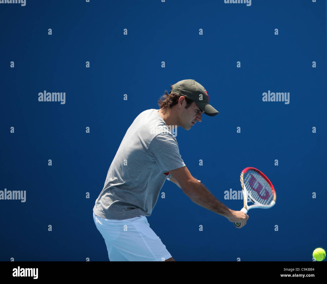 Roger Federer auf Praxis Gerichte bei den Australian Open, 28. Januar 2012. Stockfoto