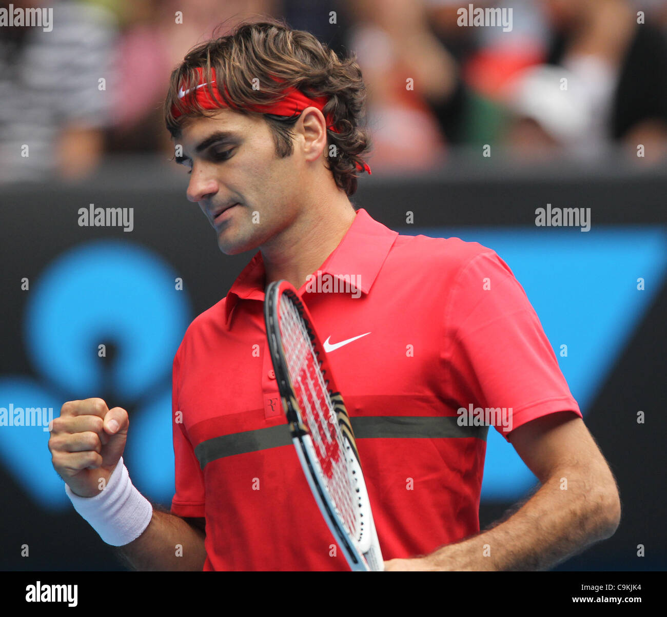 Roger Federer bei den Australian Open, Melbourne, 20. Januar 2012 Ivo Karlovic zu spielen. Stockfoto