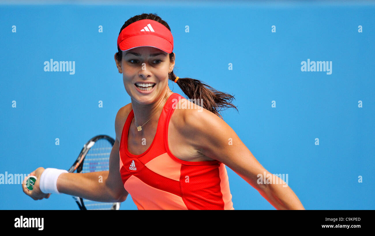 Ana Ivanovic Vania King bei den Australian Open, 21. Januar 2012 spielen. Stockfoto