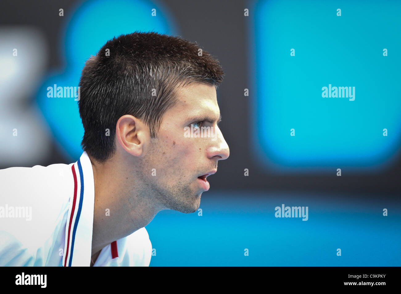 Novak Djokovic spielt Nicolas Mahut bei den Australian Open, Melbourne, 21. Januar 2012. Stockfoto