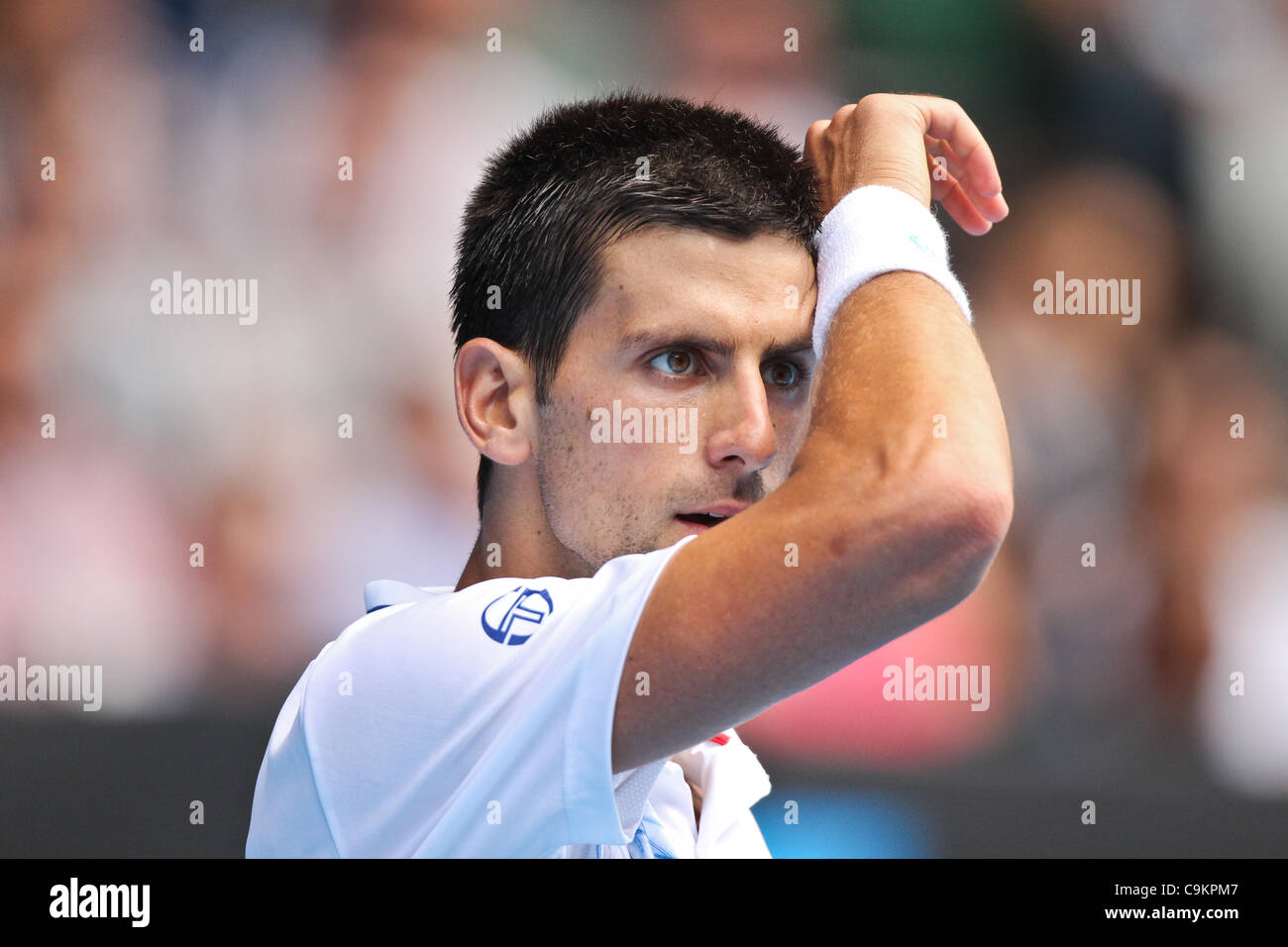 Novak Djokovic spielt Nicolas Mahut bei den Australian Open, Melbourne, 21. Januar 2012. Stockfoto