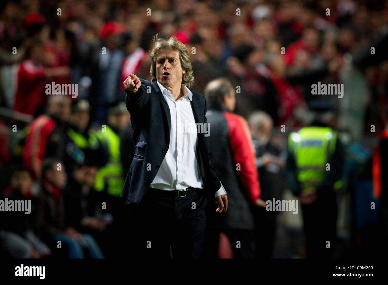 22. Januar 2012 - Lissabon, Portugal - Jorge Jesus SL Benfica Coach während der SL Benfica gegen Gil Vicente FC Spiel der 16. Runde der portugiesischen Zon Sagres Football League im Luz Stadium.  Bildnachweis: Pedro Nunes Stockfoto