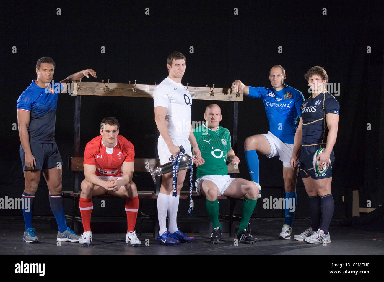 Im Bild links, nach rechts auf die sechs-Nationen-Start in London sind Thierry Dusautoir (Frankreich), Sam Warburton(Wales), Tom Wood (England), Paul O'Connell (Irland), Sergio Parisse (Italien) und Ross Ford (Schottland) Stockfoto