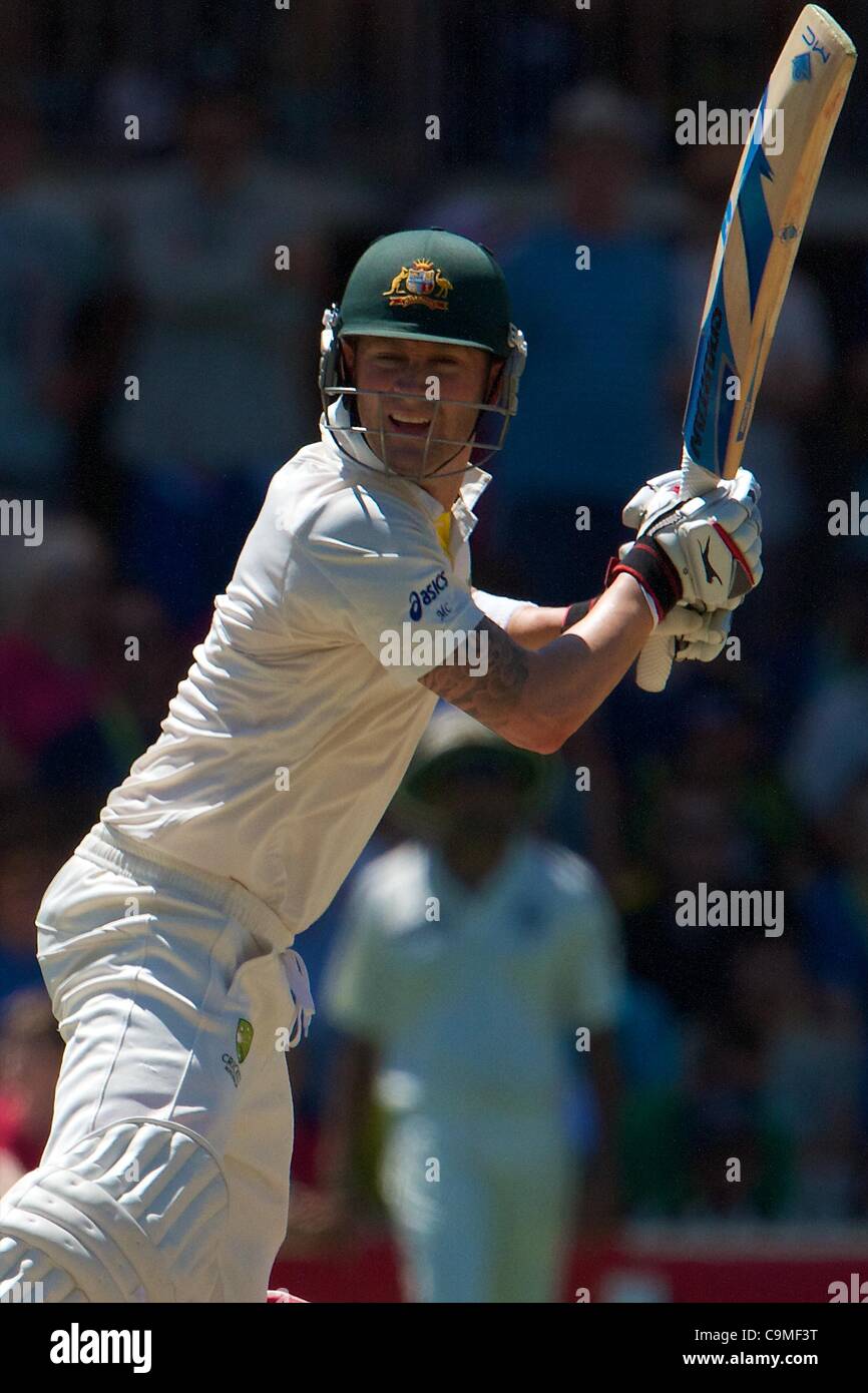 25.01.2012 spielte Adelaide Australien, Michael Clarke Australien in Aktion während des zweiten Tages der 4. Cricket Test Match zwischen Australien und Indien an der Adelaide Oval. Stockfoto