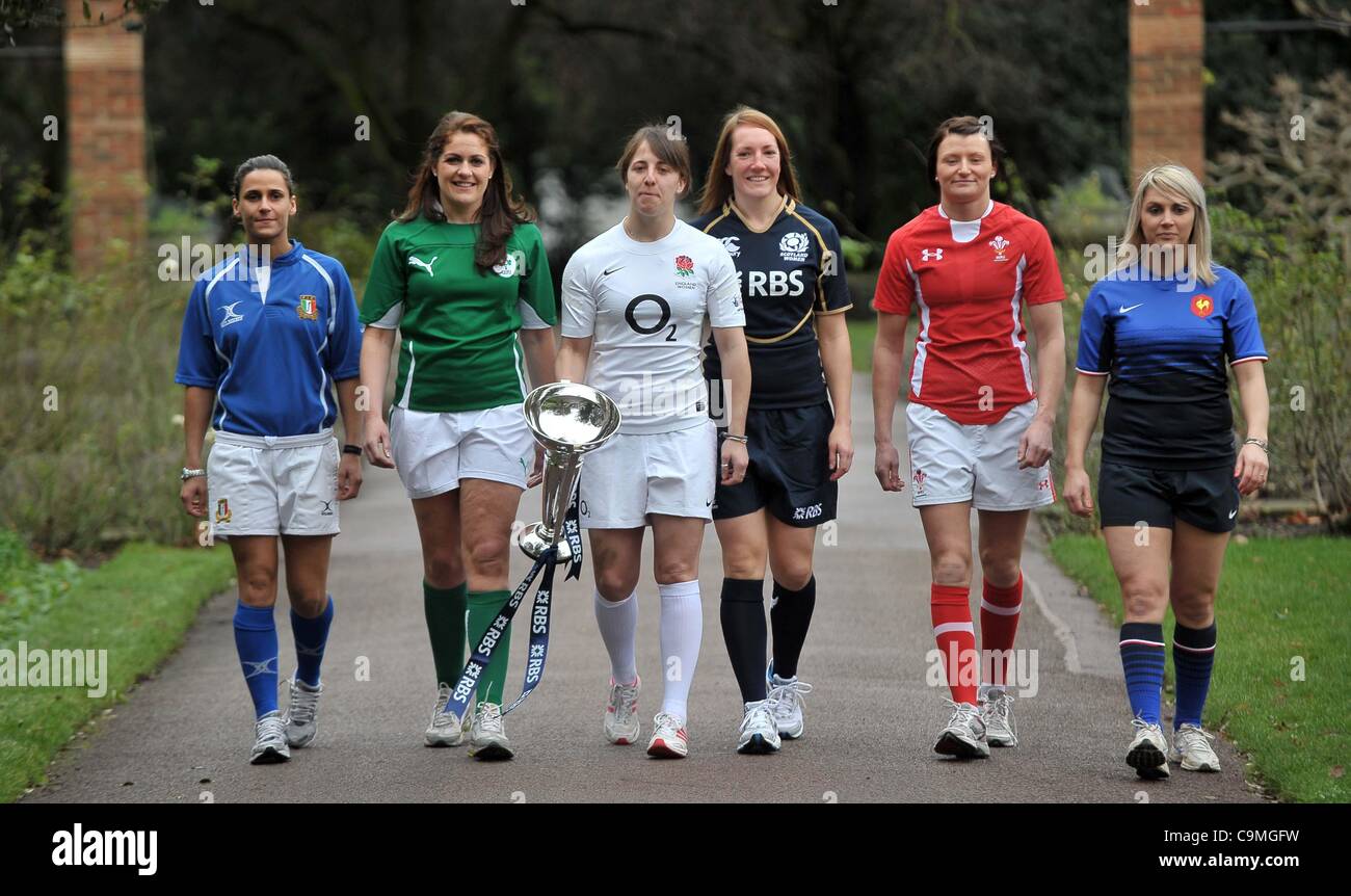 DER HULINGHAM CLUB, LONDON, UK, Mittwoch, 25. Januar 2012. (L-R) Sara Barattin Italiens, Fiona Coughlan von Irland, Katie McLean von England, Susie Brown von Schottland, Rachel Taylor von Wales und Nathalie Amiel von Frankreich. RBS 6 Nations Rugby Start. Stockfoto