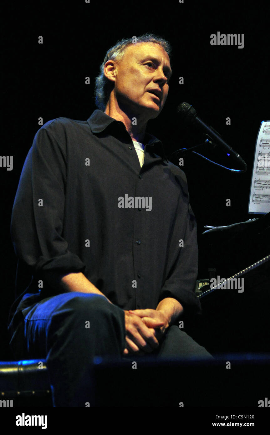 London, Vereinigtes Königreich 28.01.2012 Bruce Hornsby im Konzert in der o2 Shepherds Bush Empire in London. (Photo Credit: Photobeat Bilder/Alamy) Stockfoto