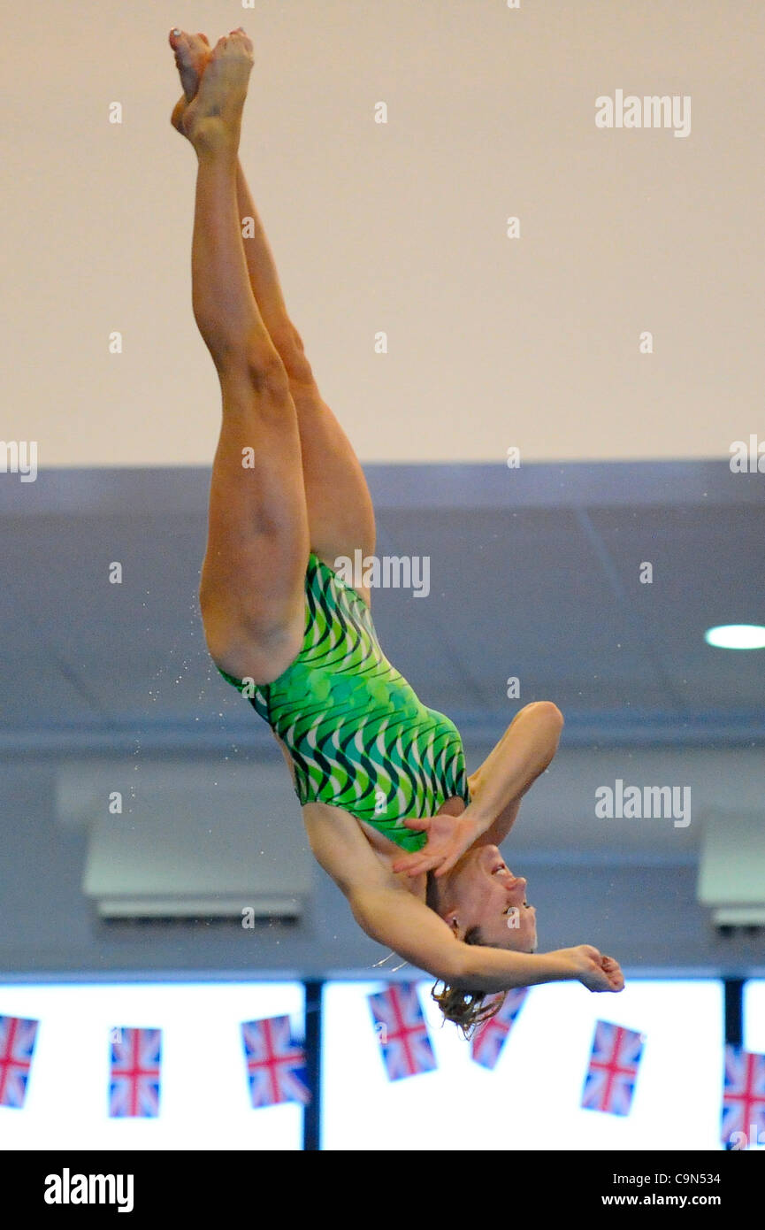 29.01.12 Southend on Sea, England. Chloe Hurd (b.1993) von Leeds City College Aquatics in Aktion während der Frauen 3m Sprungbrett Vorrunde am Tag 3 der British Gas National Cup Tauchen Wettbewerb 2012 bei Southend schwimmen und Diving Centre. Stockfoto