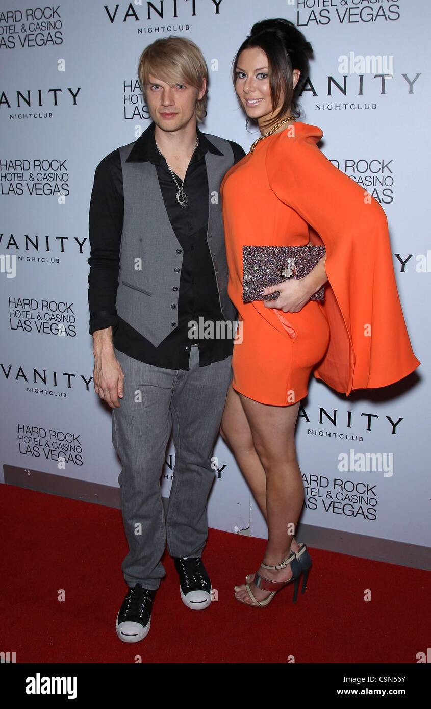 Nick Carter, Lauren Kitt im Ankunftsbereich für Nick Carter 32. Geburtstagsparty an Eitelkeit, Eitelkeit Nachtclub, Hard Rock Hotel and Casino, Las Vegas, NV 28. Januar 2012. Foto von: MORA/Everett Collection Stockfoto
