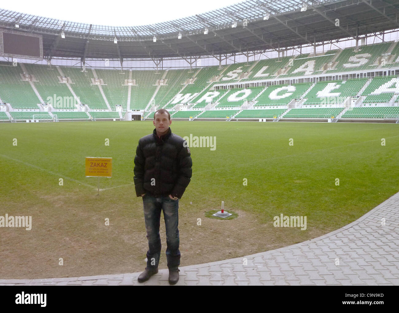 Slowakischer Fußballspieler von Slask Wroslaw stellt bei City-Stadion in Breslau, wo Tschechische Fußball-Nationalmannschaft während der Euro 2012 spielen werden. Polen, Wroclaw, 24. Januar 2012. (CTK Foto/Martin Gregor) Stockfoto