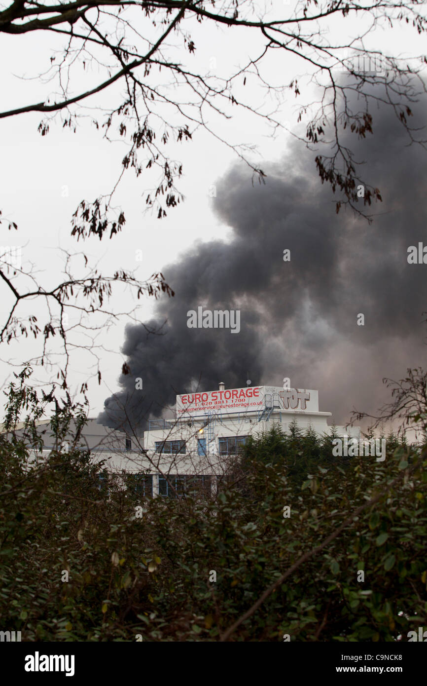 London, UK. Schieße auf Unigate Molkerei, in der Nähe von Wood Lane West London. 31. Januar 2012 Stockfoto