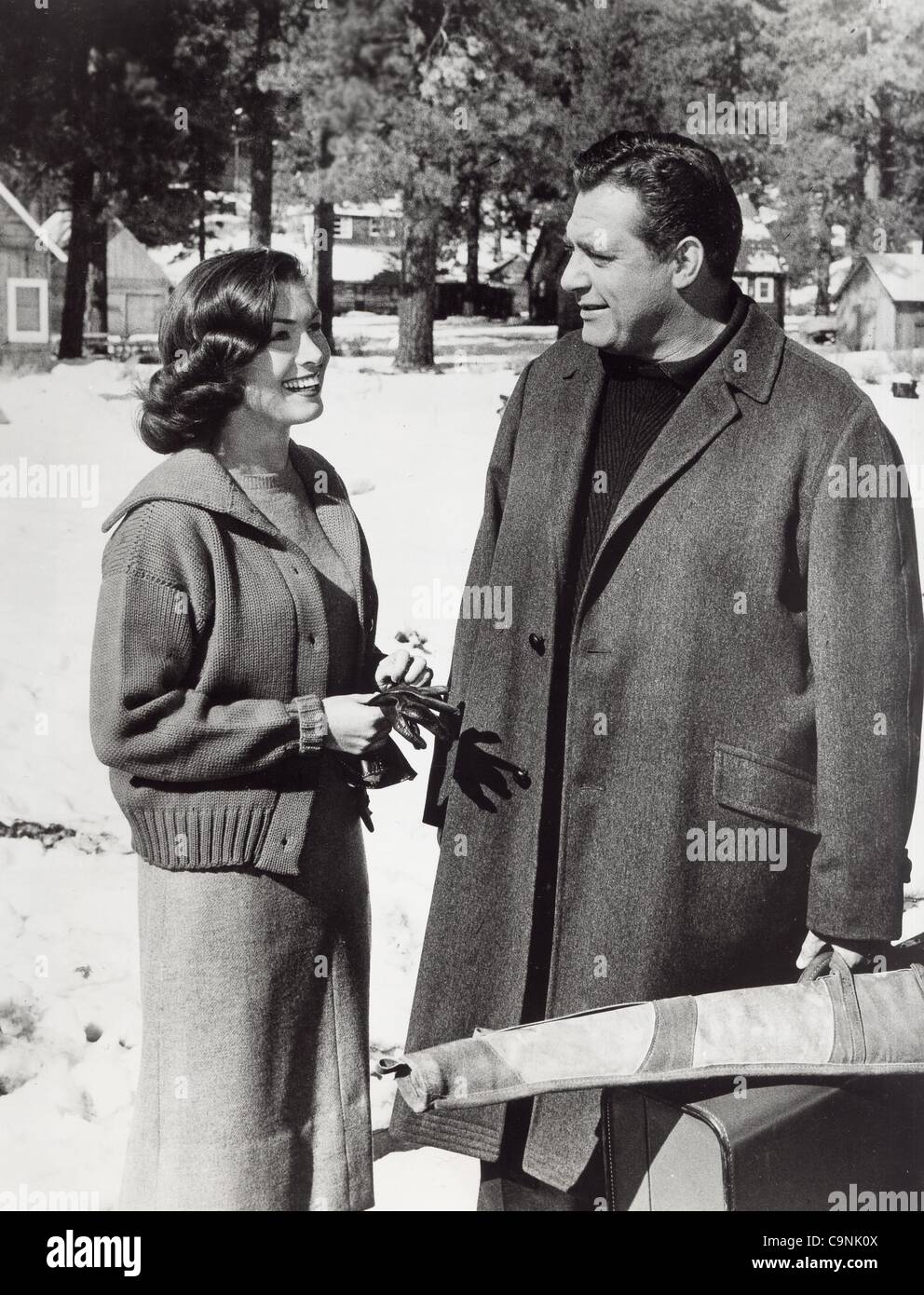 RAYMOND BURR mit Ina Victor.'' Perry Mason (Kredit-Bild: © Globe Photos/ZUMAPRESS.com) Stockfoto