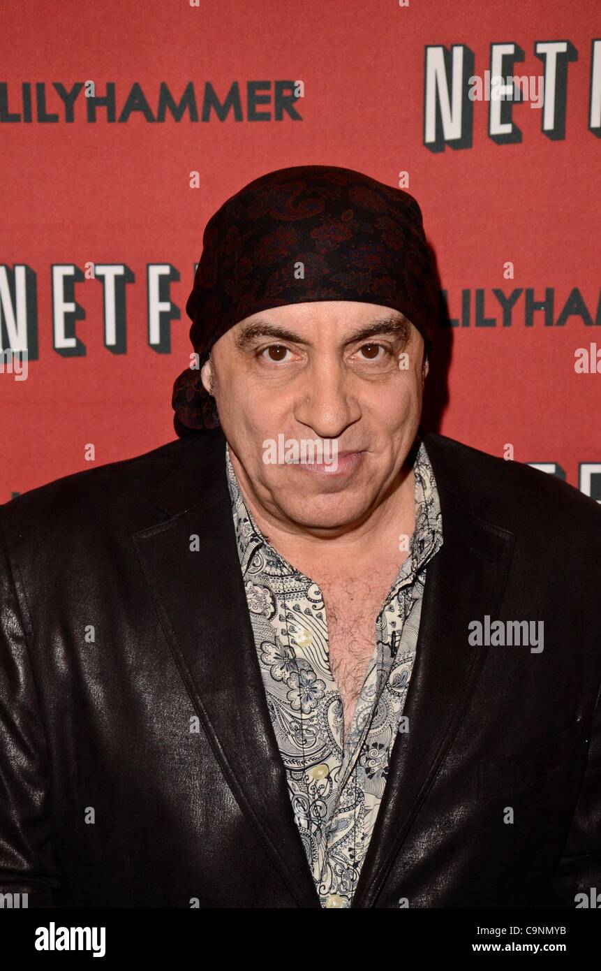 Steven Van Zandt im Ankunftsbereich für Netflix Serie Premiere von LILYHAMMER, The Crosby Street Hotel, New York, NY 1. Februar 2012. Foto von: Eric Reichbaum/Everett Collection Stockfoto