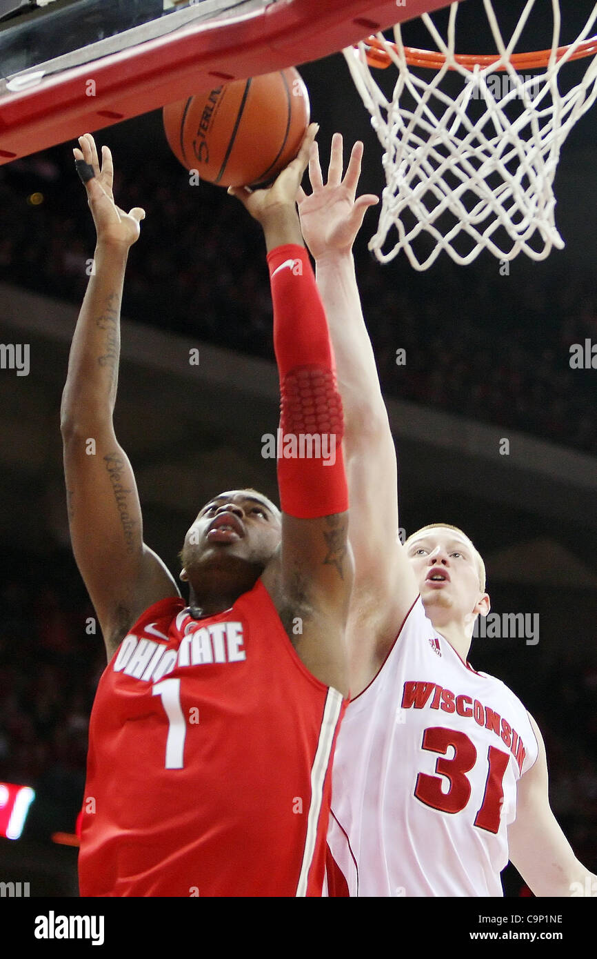 4. Februar 2012 - weiter Madison, Wisconsin, USA - Ohio State vorwärts Deshaun Thomas #1 stark auf Wisconsin steigt Mike Bruesewitz #31. Zur Halbzeit führen die Ohio State Buckeyes die Wisconsin Badgers 28-24 at Kohl Center in Madison, Wisconsin. (Kredit-Bild: © John Fisher/Southcreek/ZUMAPRESS.com Stockfoto