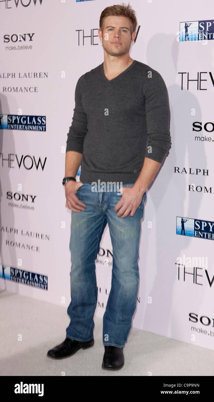 Trevor Donovan im Ankunftsbereich für THE VOW Premiere, Graumans Chinese Theatre, Los Angeles, CA 6. Februar 2012. Foto von: Emiley Schweich/Everett Collection Stockfoto