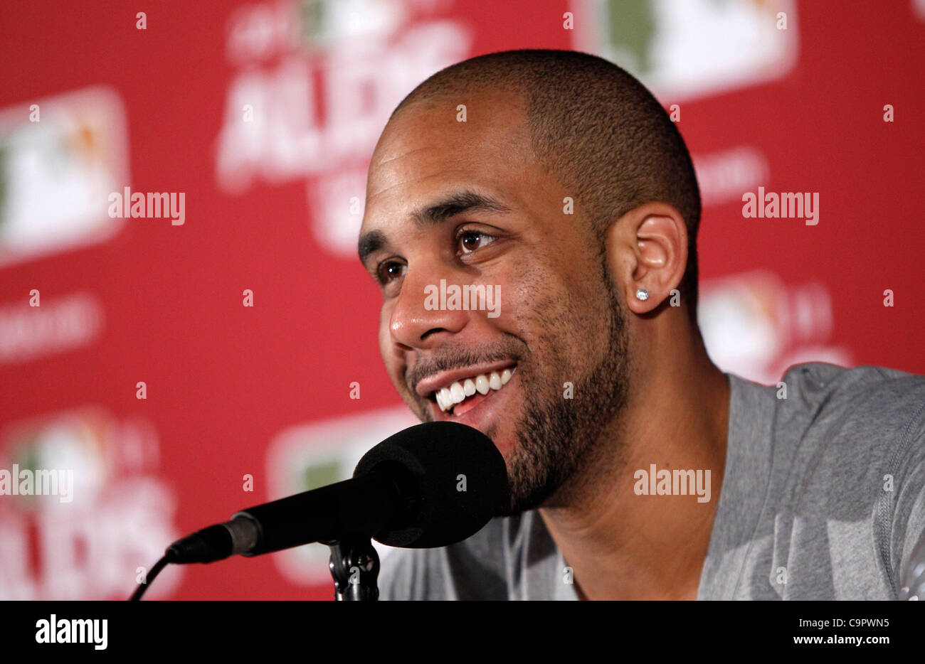 2. Oktober 2011 - St. Petersburg, FL, USA - JAMES BORCHUCK |   Times.SP 344739 BORC rays (02.10.2011) (St. Petersburg, FL) David Price beantwortet Fragen im Tropicana Field während einer Pressekonferenz Sonntag, 2. Oktober 2011.    [JAMES BORCHUCK Mal] (Kredit-Bild: © St. Petersburg Times/ZUMAPRESS.com) Stockfoto