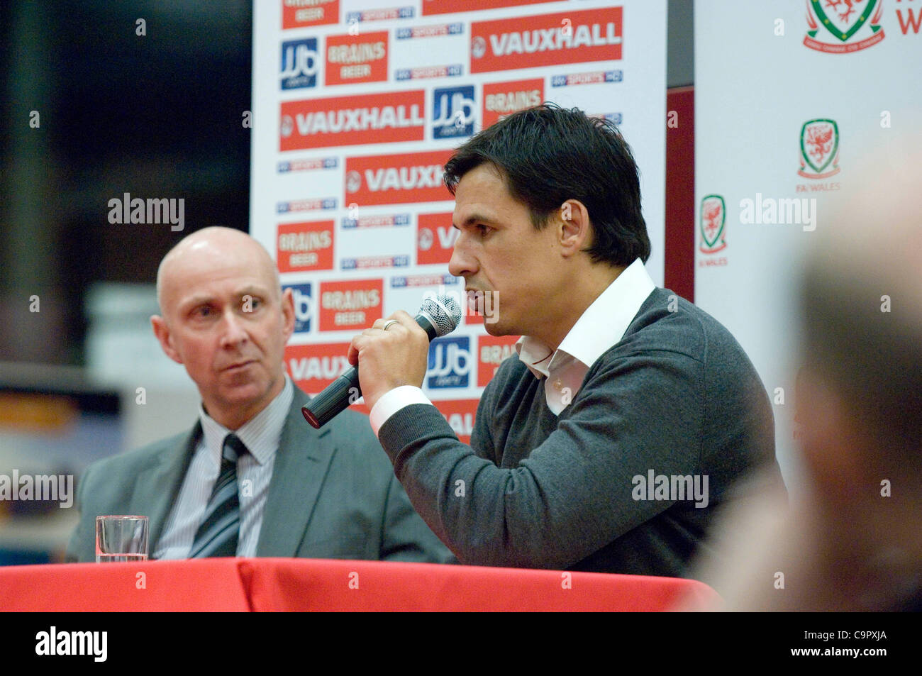 Die neue Welsh Football Manager Chris Coleman im Waterfront Museum in Swansea, wo er ein Frage-Antwort-Runden mit walisischen Fußball-Fans statt. Stockfoto