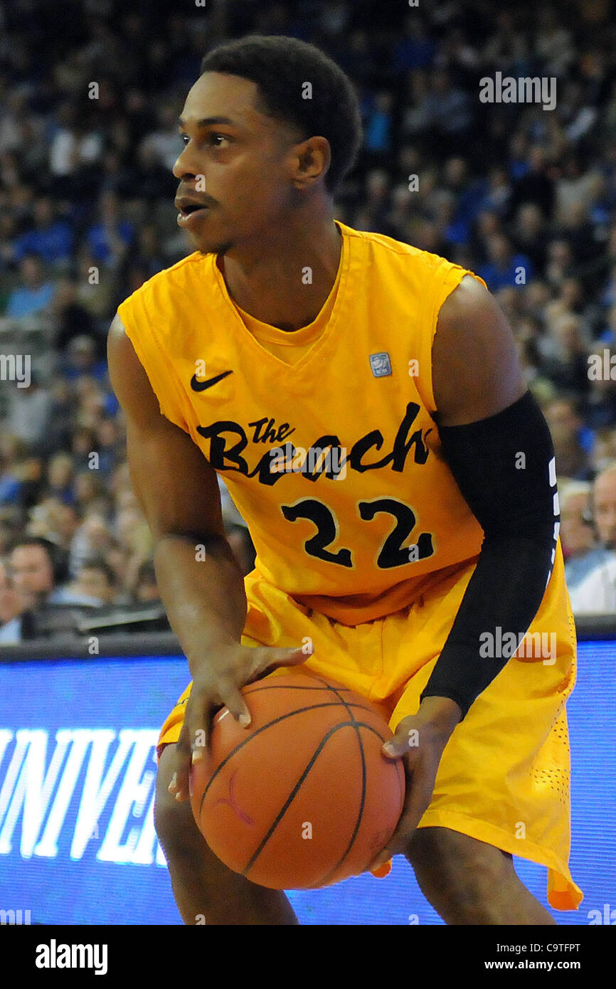 18. Februar 2012 - führte Omaha, Nebraska, USA - Long Beach State Guard Casper Ware (22) die 49ers mit 21 Punkten als Creighton Long Beach State Park 81-79 in einem BracketBuster Spiel gespielt am CenturyLink Center in Omaha, Nebraska besiegte. (Kredit-Bild: © Steven Branscombe/Southcreek/ZUMApress.com) Stockfoto