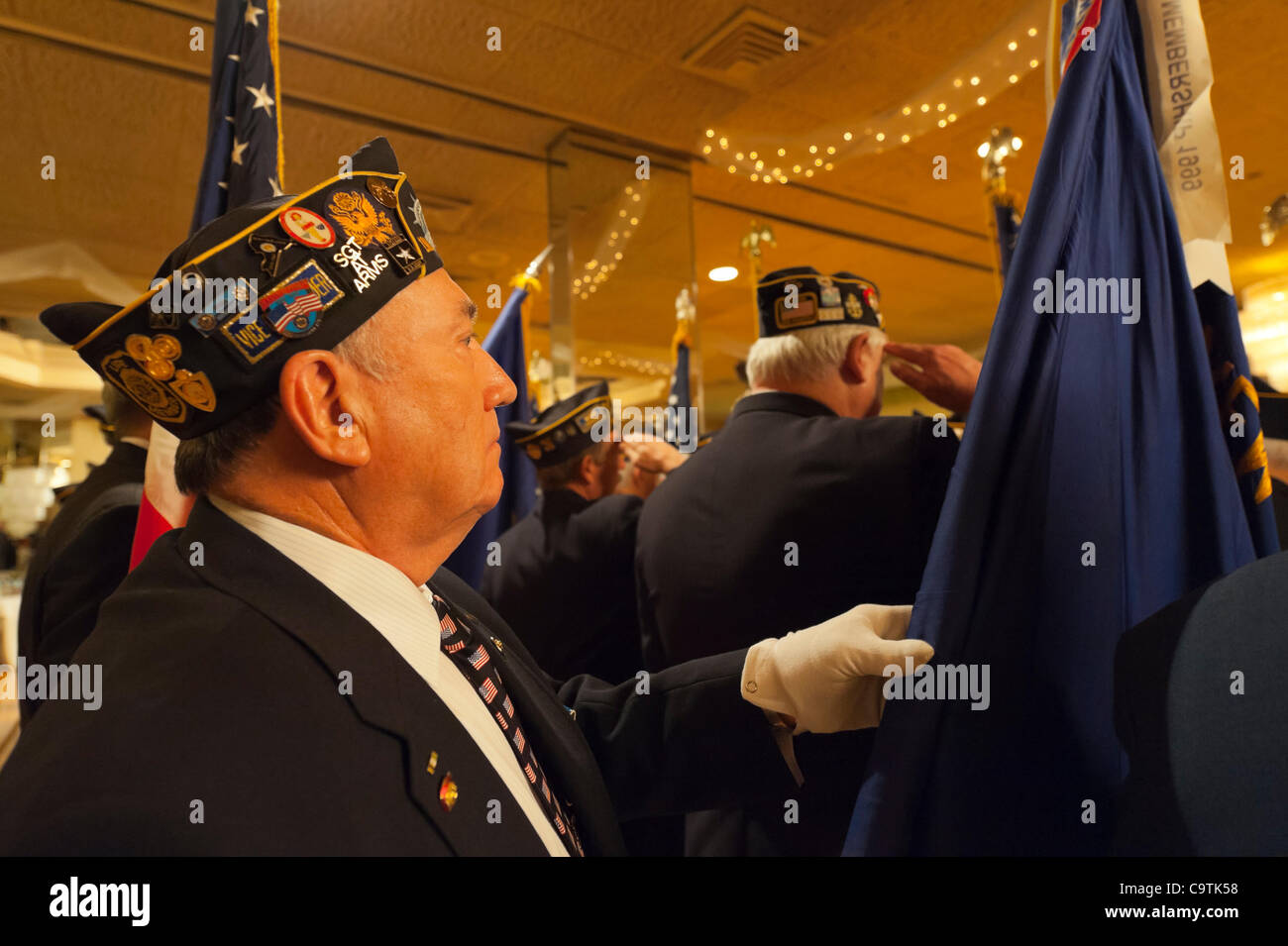 American Legion Militär Ball und Post-Kommandanten-Nacht am Samstag, 18. Februar 2012, in Farmingdale, New York, USA. Veteranen aus Dutzenden von American Legion Beiträge beteiligt Militärparade Zeremonien. Stockfoto