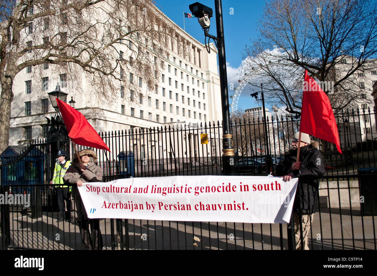 Um "kulturelle und sprachliche Genozid" in Südaserbaidschan von Süden Aserbaidschans Unabhängigkeit-Partei, London, UK, 19.02.2012 stoppen zu protestieren Stockfoto