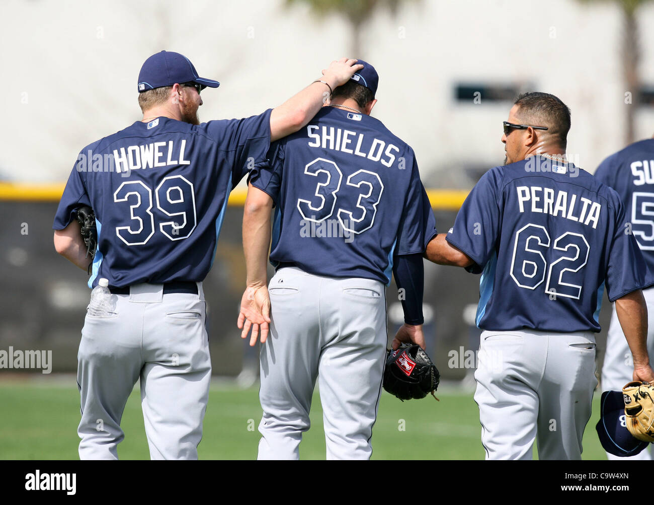 22. Februar 2012 - Port Charlotte - CHRIS ZUPPA |   Times.SP 350528 ZUPP Rays 1. (Port Charlotte, 22.02.2012) (links nach rechts) Tampa Bay Rays Kannen J.P. Howell, James Shields und Joel Peralta Kopf zum Clubhaus im Frühjahr-Ausbildung an der Charlotte-Sportpark. [CHRIS ZUPPA, mal] (Kredit Ima Stockfoto