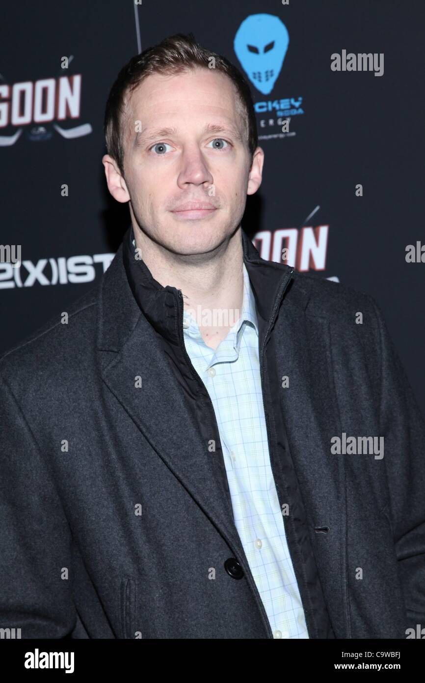 Liam McHugh im Ankunftsbereich für GOON Premiere, School of Visual Arts (SVA) Theater, New York, NY 23. Februar 2012. Foto von: Andres Otero/Everett Collection Stockfoto