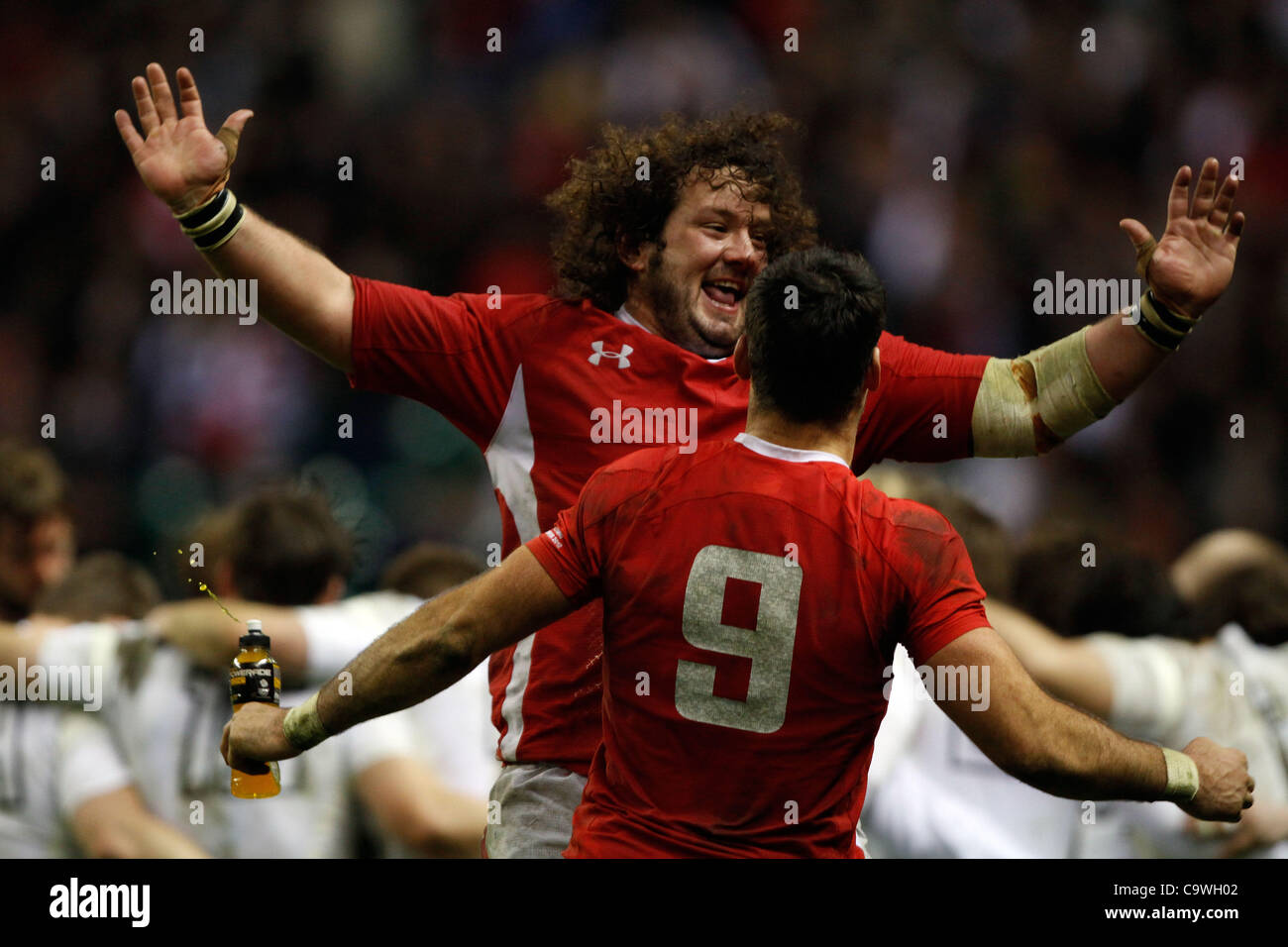 ADAM JONES & MIKE PHILLIPS CEL ENGLAND V WALES TWICKENHAM MIDDLESEX ENGLAND 25. Februar 2012 Stockfoto