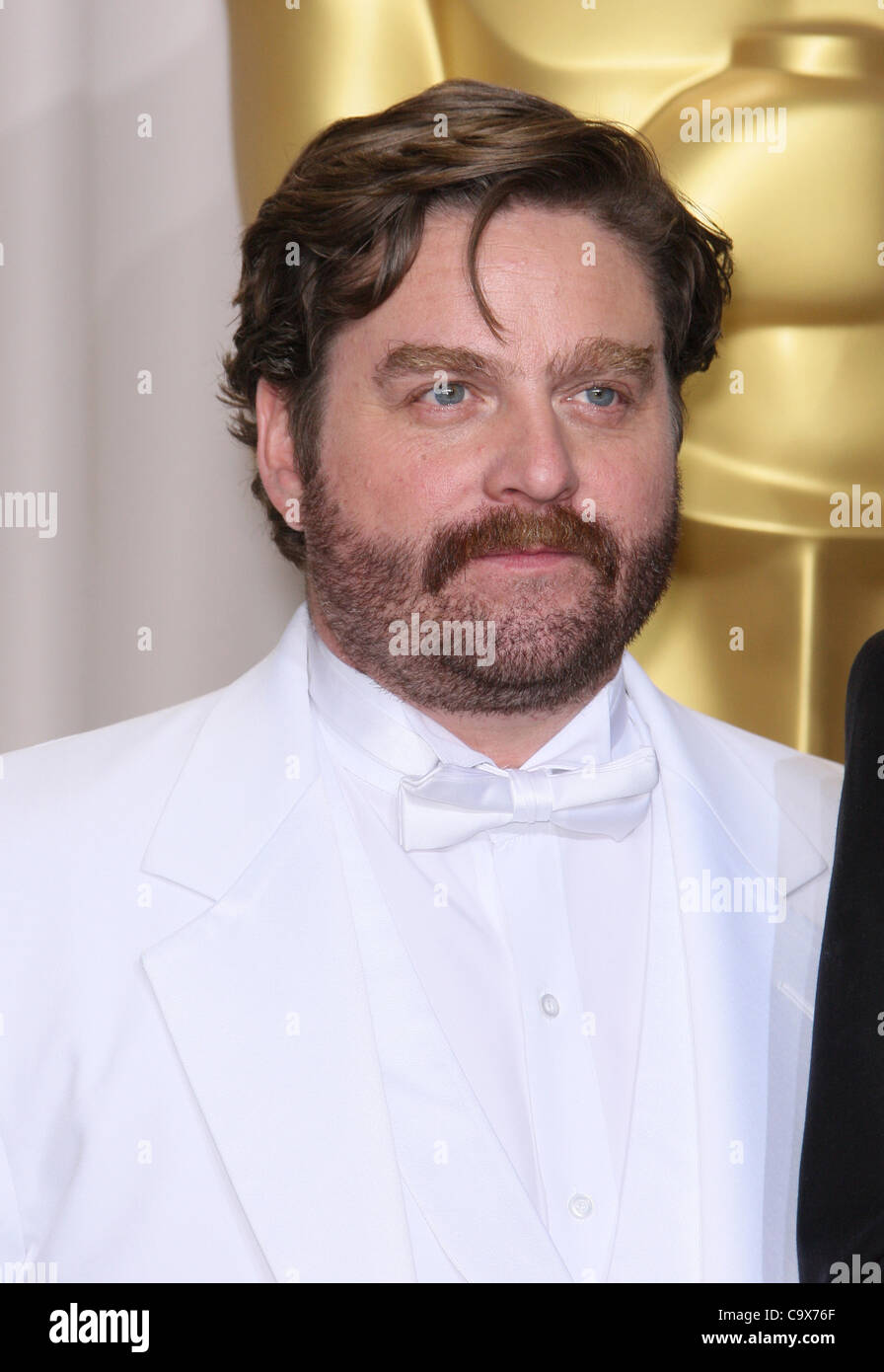 ZACH GALIFIANAKIS die 84. ACADEMY AWARDS DRUCKSAAL LOS ANGELES Kalifornien USA 26. Februar 2012 Stockfoto