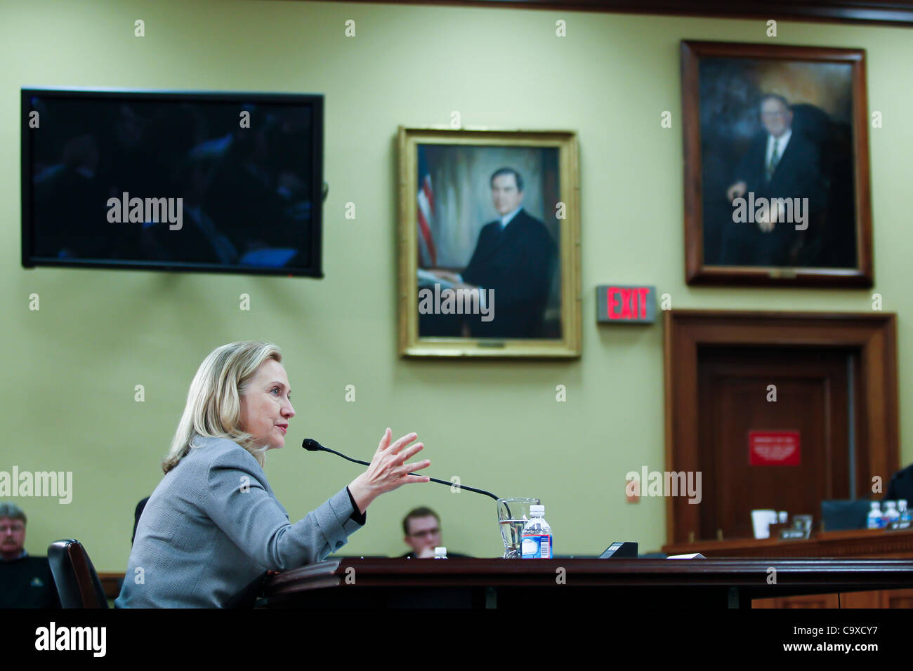 29. Februar 2012 - Washington, DC, bezeugt US - Außenministerin HILLARY CLINTON vor Staat, ausländische Geschäftsbetriebe und verwandte Programme Unterausschuss Anhörung über das FY2013 Budget für das State Department. (Kredit-Bild: © James Berglie/ZUMAPRESS.com) Stockfoto