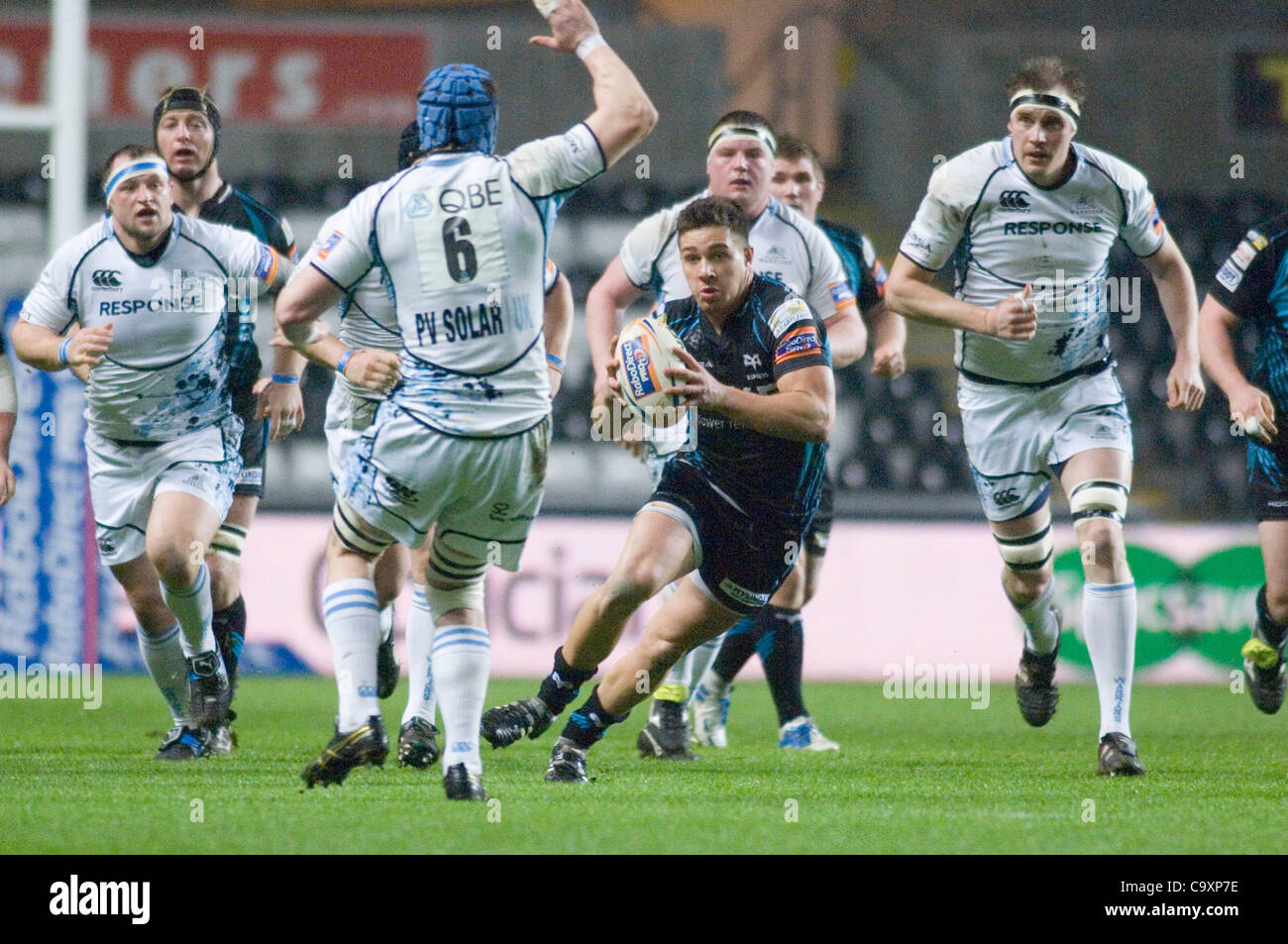 Fischadler V Glasgow Rabodirect PRO12 im Liberty Stadium in Swansea: Rhys Webb auf die Gebühr für die Fischadler. Stockfoto