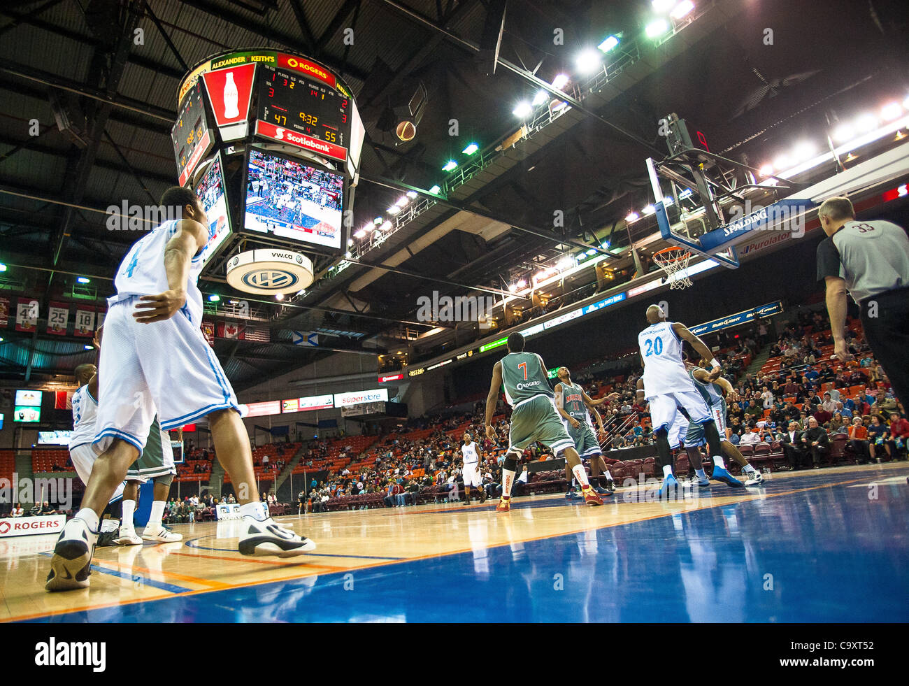 1. März 2012: HALIFAX, NS - Halifax Rainmen übernehmen die Moncton Wunder in National Basketball League of Canada Aktion. Stockfoto