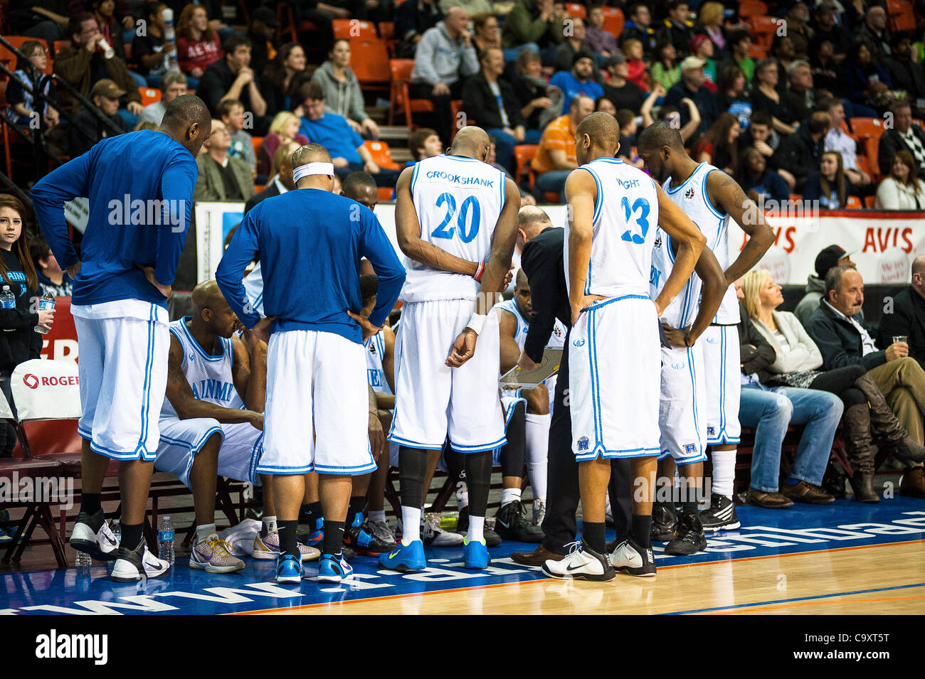 1. März 2012: HALIFAX, NS - Halifax Rainmen übernehmen die Moncton Wunder in National Basketball League of Canada Aktion. Stockfoto