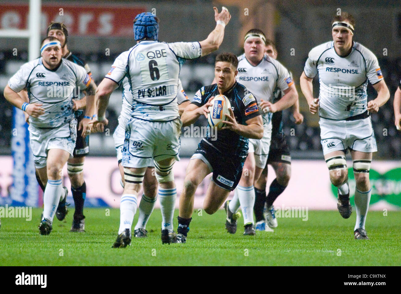 Fischadler V Glasgow Rabodirect PRO12 im Liberty Stadium in Swansea: Fischadler Rhys Webb auf die Ladung. Stockfoto