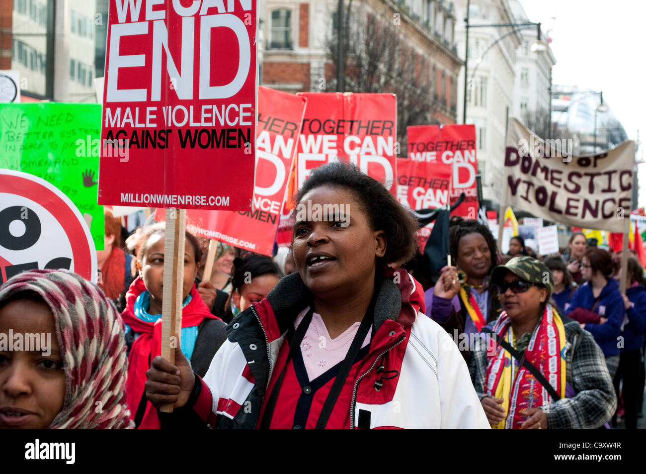Millionen Frauen steigen, feministische Demonstration zum internationalen Frauentag, London, UK. 03.03.2012 Stockfoto