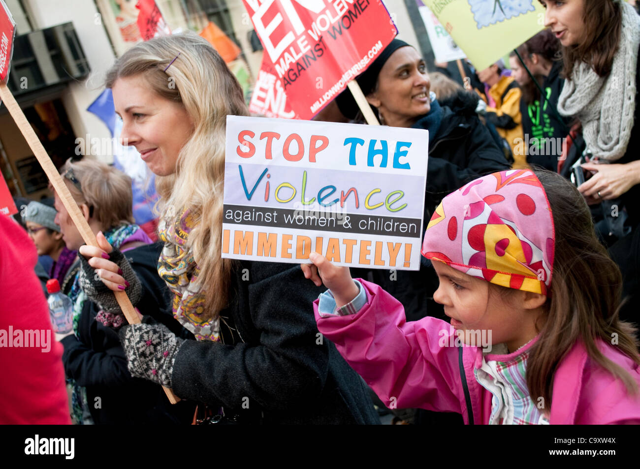 Millionen Frauen steigen, feministische Demonstration zum internationalen Frauentag, London, UK. 03.03.2012 Stockfoto