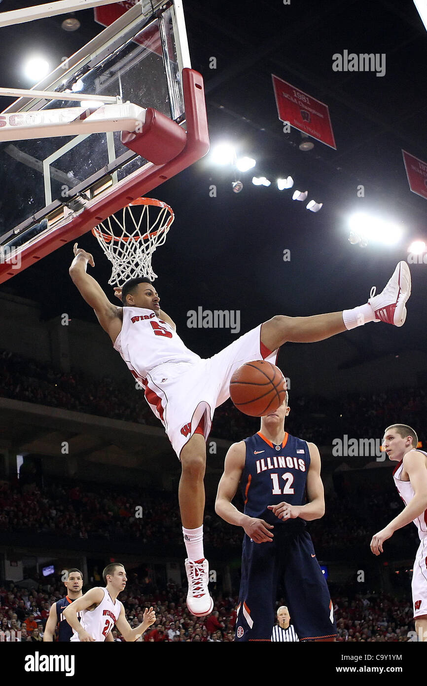 4. März 2012 - Madison, Wisconsin, USA - Wisconsin vorwärts Ryan Evans #5 nach einem Dunk. Wisconsin Badgers besiegte die Illinois Fighting Illini 70-56 im Kohl Center in Madison, Wisconsin. (Kredit-Bild: © John Fisher/Southcreek/ZUMAPRESS.com) Stockfoto