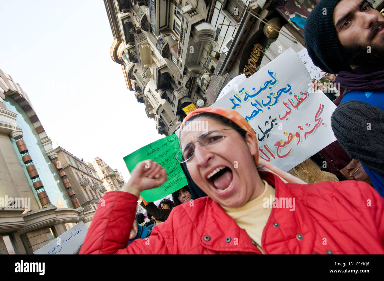 Ägyptische Frauen März am Frauentag, dem Parlament fordern eine größere Darstellung in Regierung und das Ende der Militärherrschaft - Match 8 Th, 2012, Kairo Ägypten Stockfoto