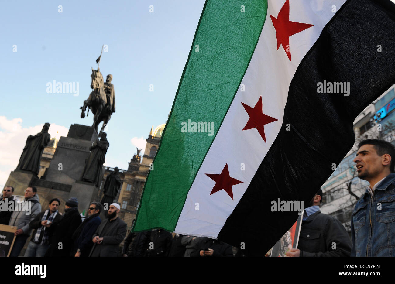 Syrische Demonstranten auf Gewalt von Präsident Bashar Assad-Regime aufmerksam machen und zur Unterstützung der syrischen Volk, Prag, Tschechische Republik, 9. März 2012 zeigen. (CTK Foto/Katerina Sulova) Stockfoto