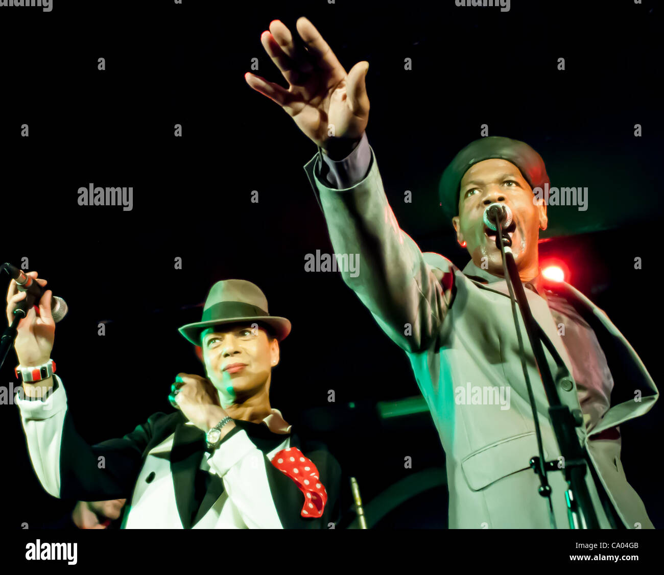 Glasgow, Vereinigtes Königreich. 11. März 2012. Pauline Black und ihrem 80er-Ska-Band, The Selecter spielen im Glasgower Oran Mor als Teil ihrer "Made in England". Bild: Wullie Marr / Alamy Stockfoto