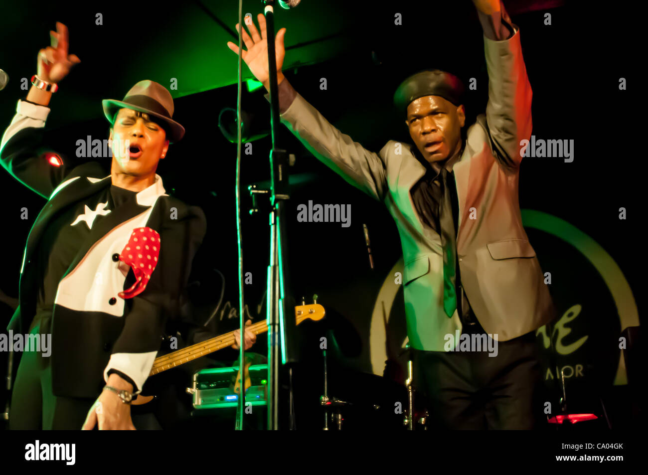 Glasgow, Vereinigtes Königreich. 11. März 2012. Pauline Black und ihrem 80er-Ska-Band, The Selecter spielen im Glasgower Oran Mor als Teil ihrer "Made in England". Bild: Wullie Marr / Alamy Stockfoto
