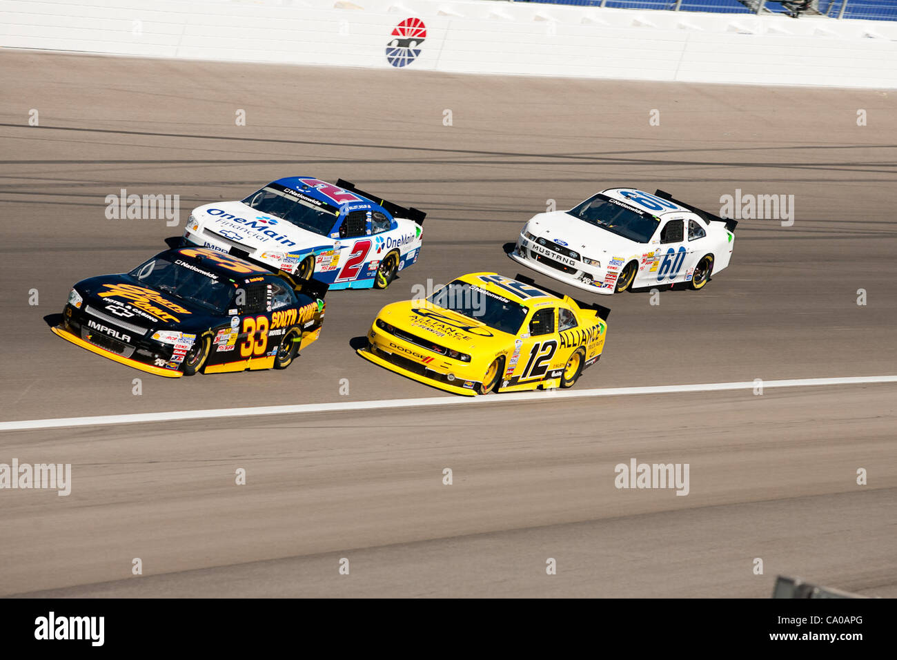 10. März 2012 - Las Vegas, Nevada, USA - Brendan Gaughan, Fahrer der #33 South Point Hotel & Casino Chevrolet Impala, übernimmt und hält den Rest der Packung beim coming out der Kurve vier während der spannende Renn-Action bei der NASCAR Nationwide Series Sams Town 300 bei Las Vegas Motor Stockfoto