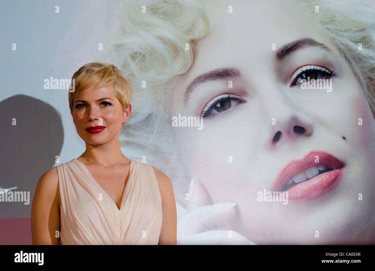 13. März 2012: Tokio, Japan – scheint Michelle Williams auf der Japan-Premiere für den Film "Meine Woche mit Marilyn" an der Toho-Kinos in der Roppongi Hills. Dieser Film basiert auf einer Geschichte über eine Schauspielerin Marilyn Monroe. Michelle Williams spielt eine Rolle von Marilyn Monroe. Dieser Film wird Rel sein. Stockfoto