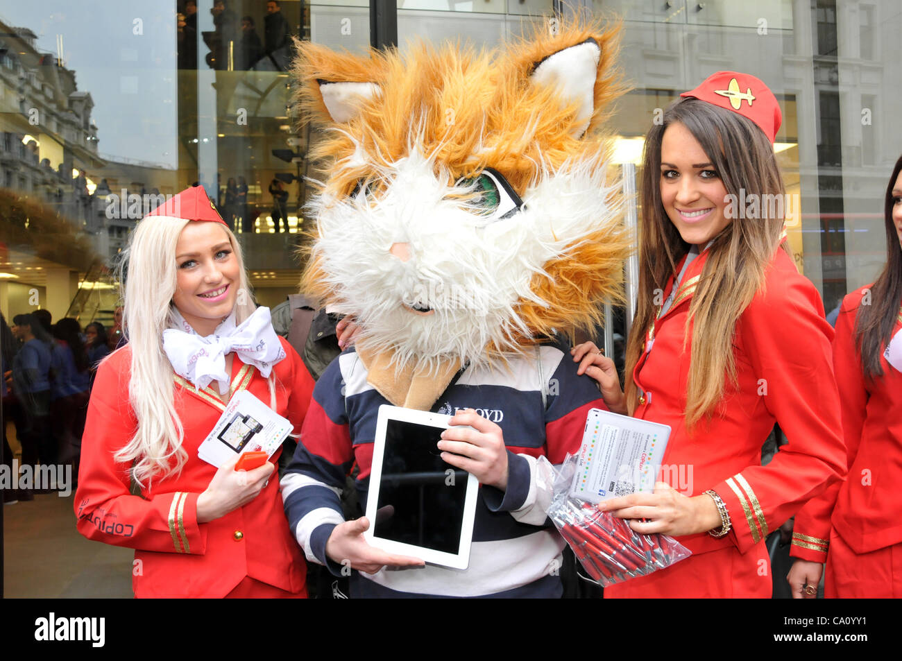 London 16.03.12. Das erste Ipad 3 zum Verkauf an die Apple speichern Regent Street als Speicher öffnet um 08:00. Stockfoto