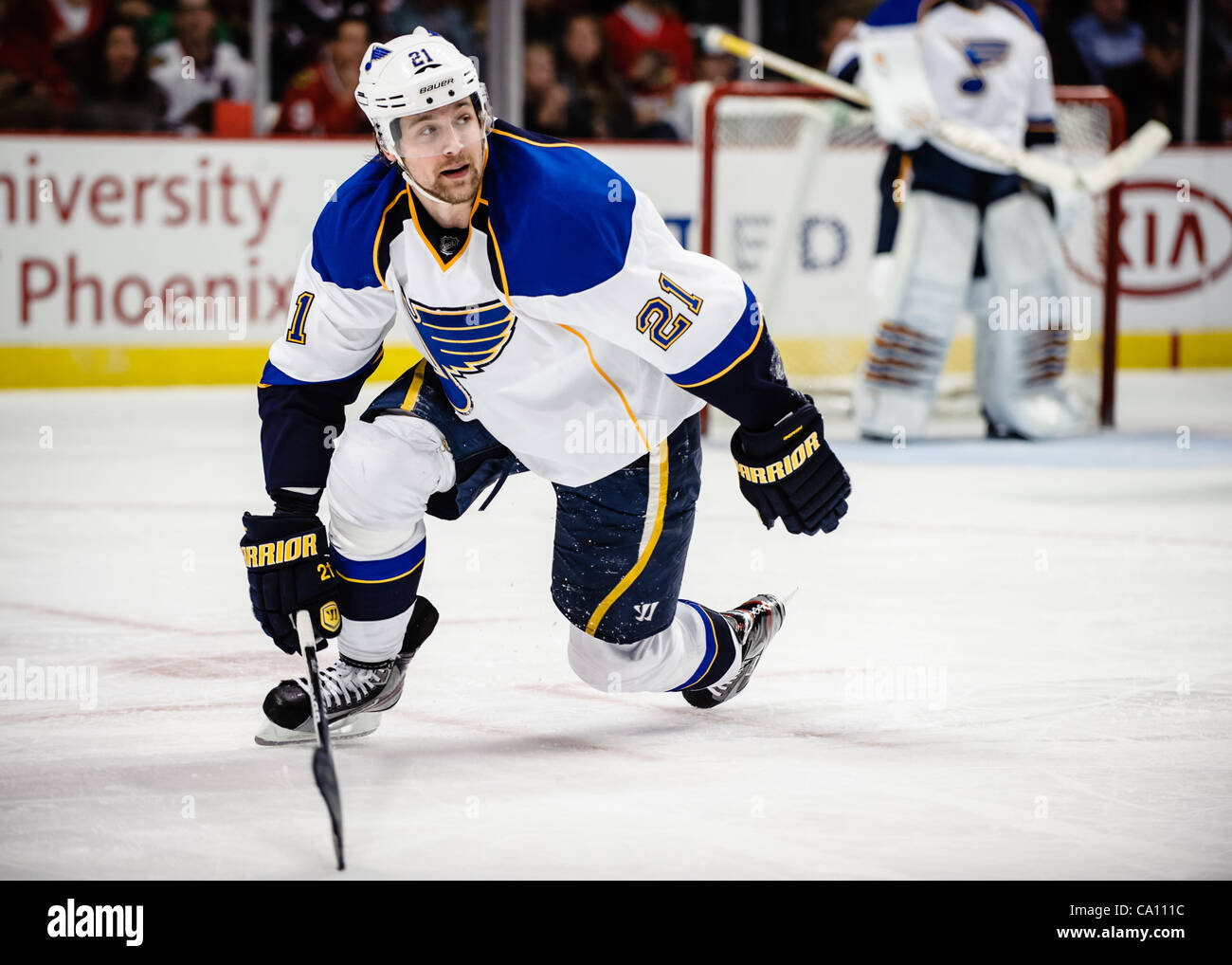 13. März 2012 - Chicago, Illinois, USA - St. Louis Zentrum Patrik Berglund (21) während der NHL-Spiel zwischen den Chicago Blackhawks und den St. Louis Blues im United Center in Chicago, IL. Die Blackhawks besiegt den Blues 4-3 in eine Schießerei. (Kredit-Bild: © John Rowland/Southcreek/ZUMAPRESS.com) Stockfoto