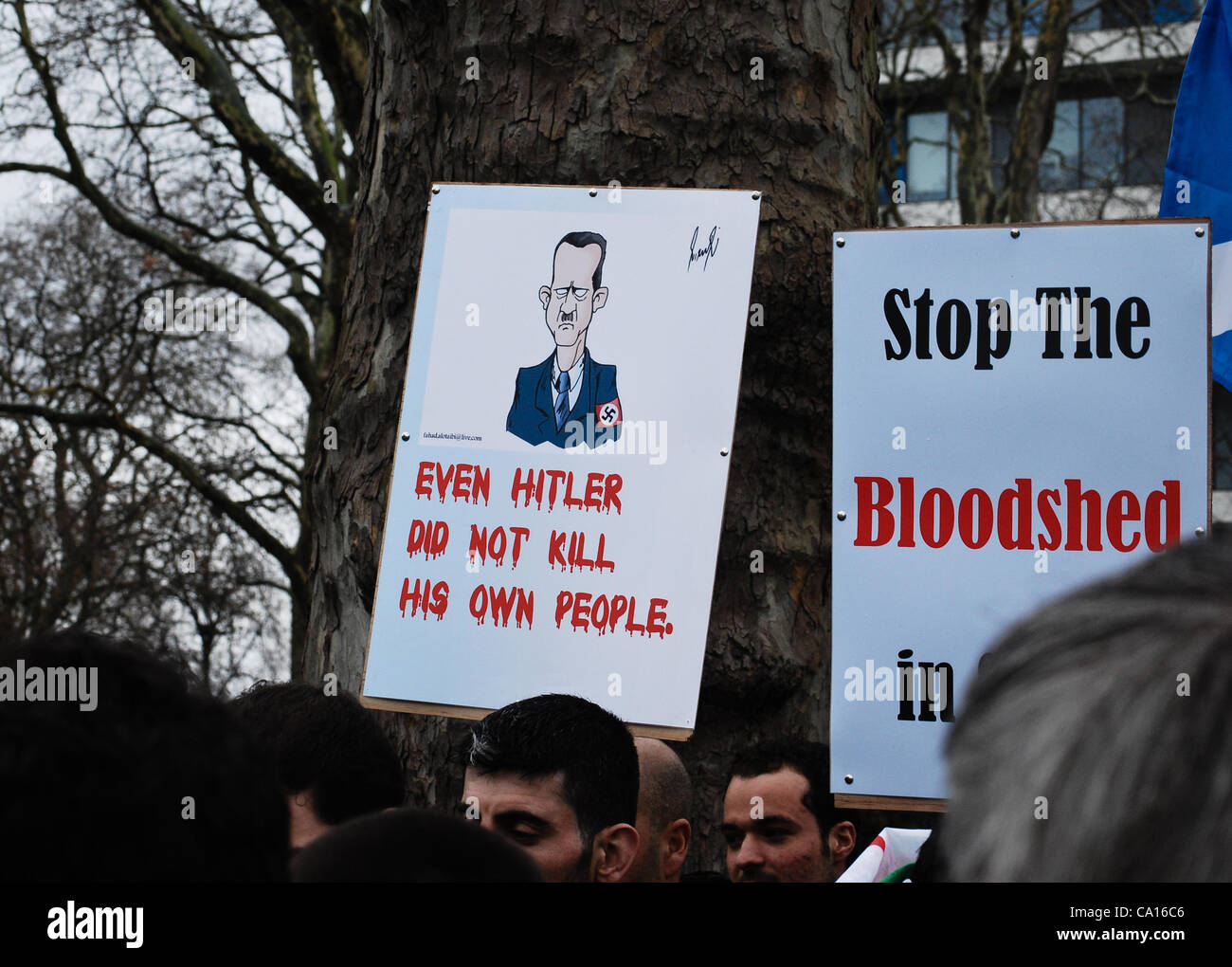 17.03.2012, London, UK: Anti-Assad Demonstranten zu einem Marsch von Paddington Green zu einer Kundgebung vor der syrischen Botschaft in London. Stockfoto