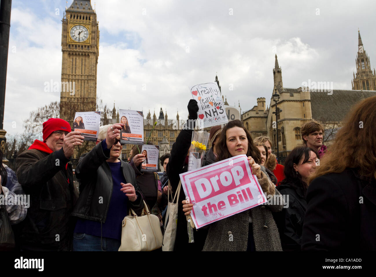 London, UK. 18.03.12. "Rettet unsere NHS" Demonstranten besetzten Parlament Square in London am Muttertag. Stockfoto