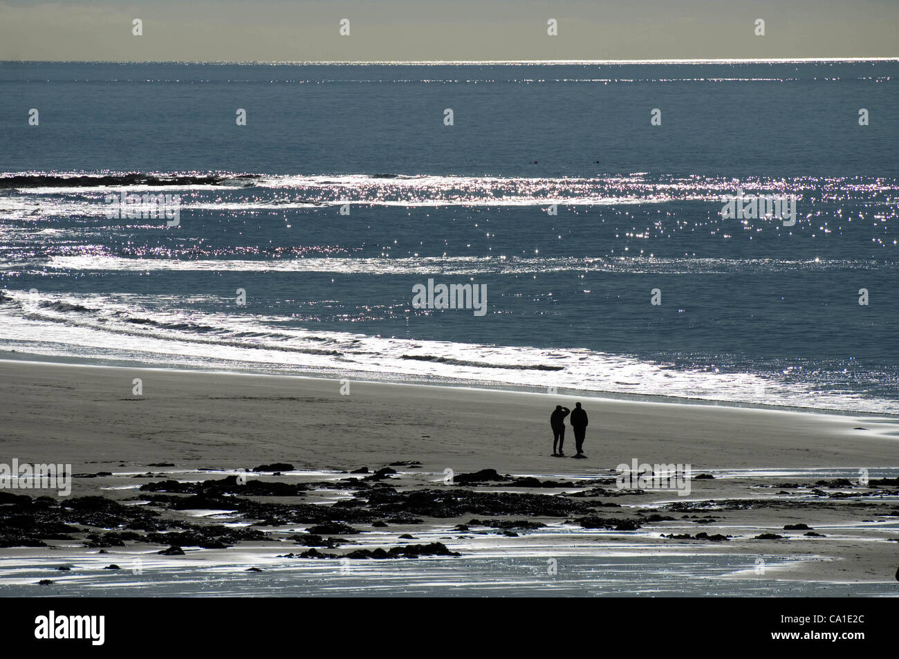 19.03.2012, Wales. Menschen machen das Beste aus der warmen Frühlingssonne bei Langland Bucht in der Nähe von Swansea heute. Stockfoto