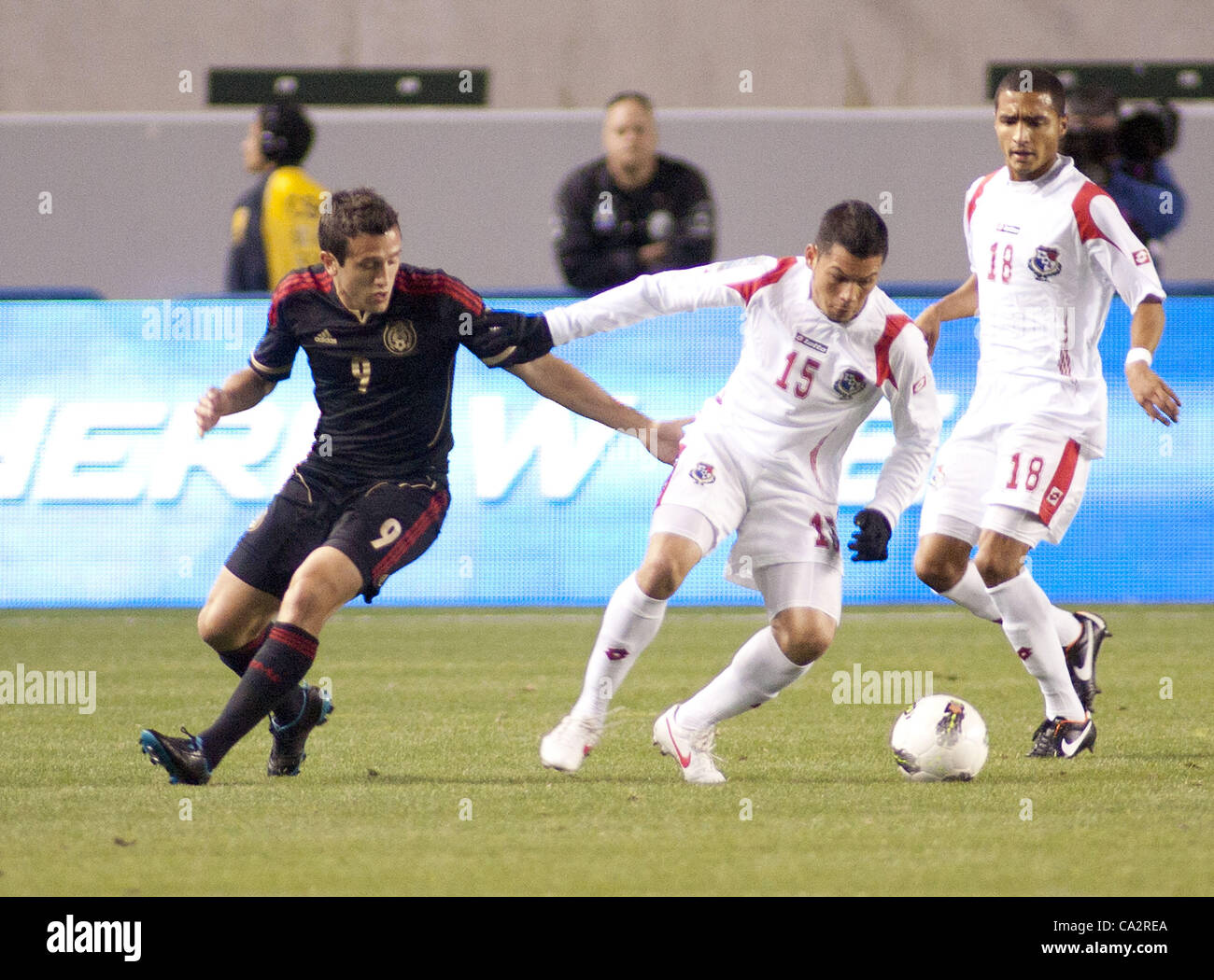 27. März 2012 - Carson, Kalifornien, USA - Javier CadeÃƒÆ 'Ã' Â±o (15) von Panama mit dem Ball in der ersten Jahreshälfte ihre 2012 CONCACAF Männer Olympia-Qualifikation Spiel im Home Depot Center in Carson, Kalifornien Dienstag 27 März 2012. (Kredit-Bild: © Javier Bautista/Prensa Internacional/ZUMA Stockfoto