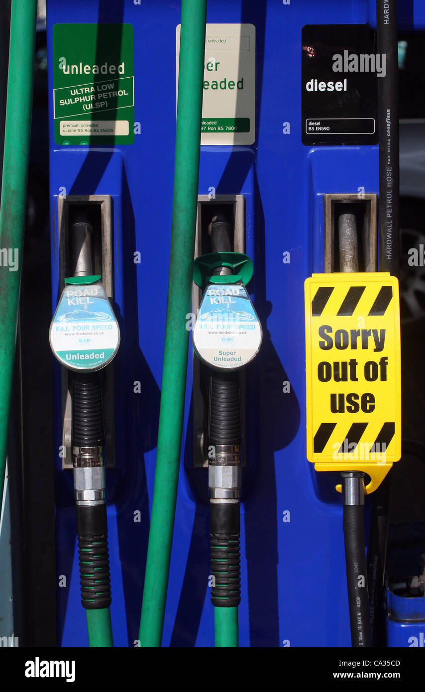 Leider aus Verwendung anmelden Pumpe SAINSBURY Tankstelle SCARB 30. März 2012 FALSGRAVE Straße SCARBOROUGH ENGLAND Stockfoto