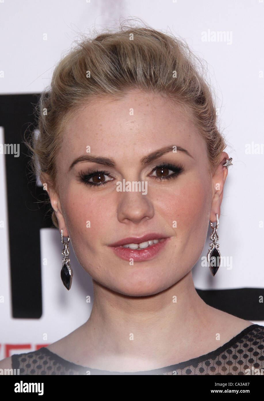 30. Mai 2012 kommt - Hollywood, Kalifornien, USA - ANNA PAQUIN für die Premiere der 5. Staffel von "True Blood" am Cinerama Dome Theater. (Kredit-Bild: © Lisa O'Connor/ZUMAPRESS.com) Stockfoto